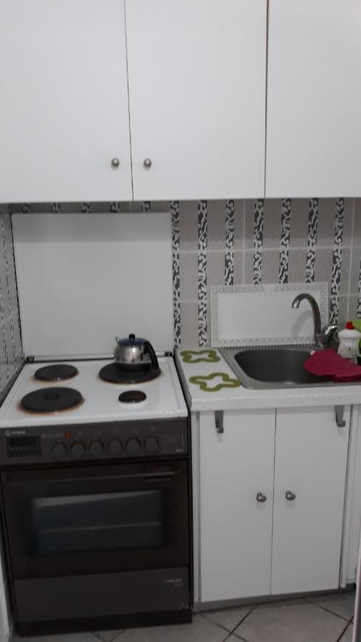 ★ Meniko'S House ★ Cozy Nest Apartment Himare Room photo